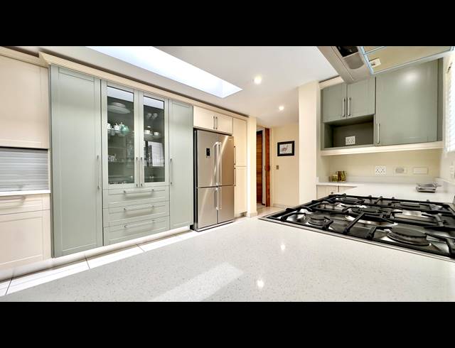 5 BEDROOM HOUSE FOR SALE IN BRYANSTON